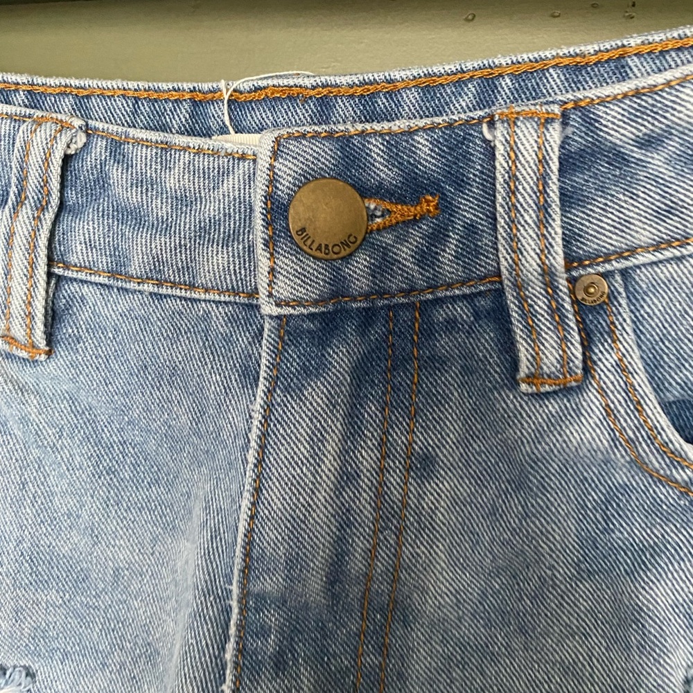 3/$20 Billabong Denim Distressed Women's Shorts - Picture 2 of 5